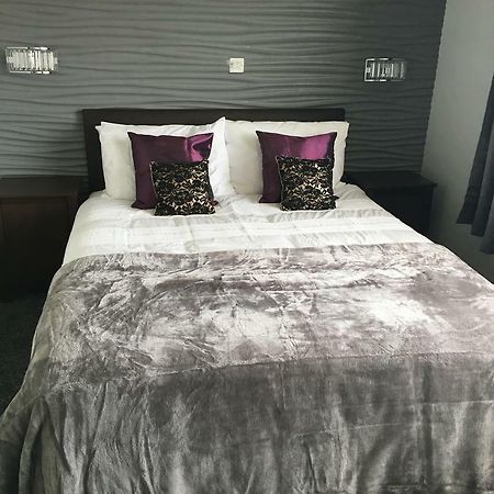 Highgate Inn Hotel 펨브로크 외부 사진